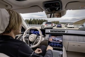 Mercedes-Benz-autonomous-driving